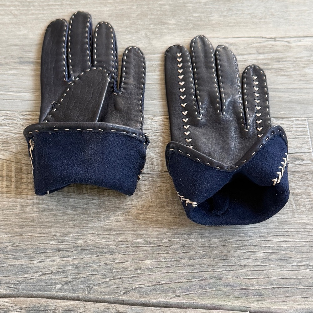 Vintage Leather Whipstitched Driving Gloves in Navy (size XS) - Picture 5 of 11